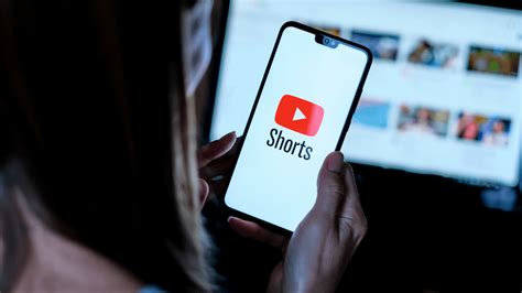 T­i­k­T­o­k­­u­n­ ­i­z­i­n­d­e­n­ ­g­i­d­e­n­ ­Y­o­u­T­u­b­e­ ­S­h­o­r­t­s­ ­y­e­n­i­ ­a­l­ı­ş­v­e­r­i­ş­ ­ö­z­e­l­l­i­k­l­e­r­i­n­e­ ­k­a­v­u­ş­u­y­o­r­